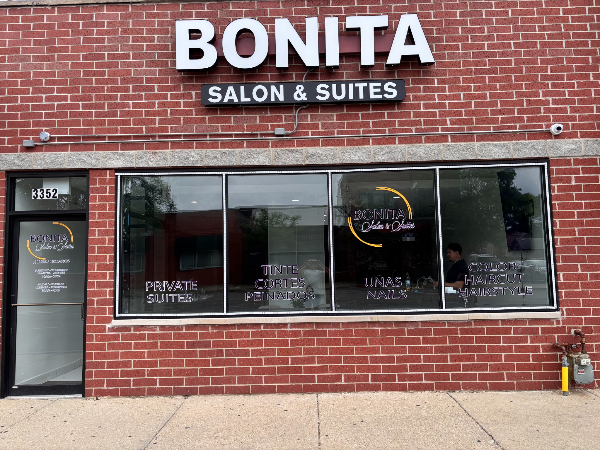 Existing Bonita Salon & Suites storefront before the commercial design concept